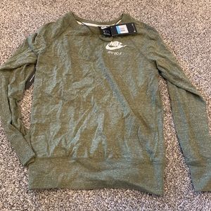 NWT olive Nike long sleeved shirt women’s size medium